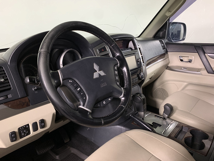 Mitsubishi Pajero 3.8, 2017 года, Автоматическая, Серый