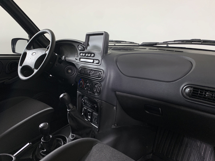 LADA (ВАЗ) Niva 1.7, 2024 года, Механика, Зеленый