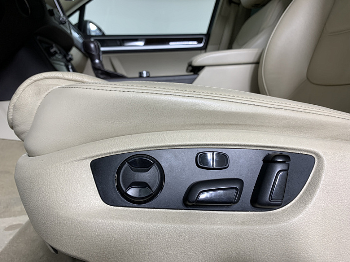 VOLKSWAGEN Touareg 3, 2014 года, Автоматическая, КОРИЧНЕВЫЙ