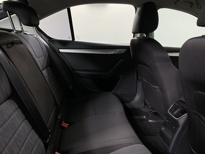 SKODA Octavia 1.2, 2014 года, Автоматическая, Серебристо-желтый