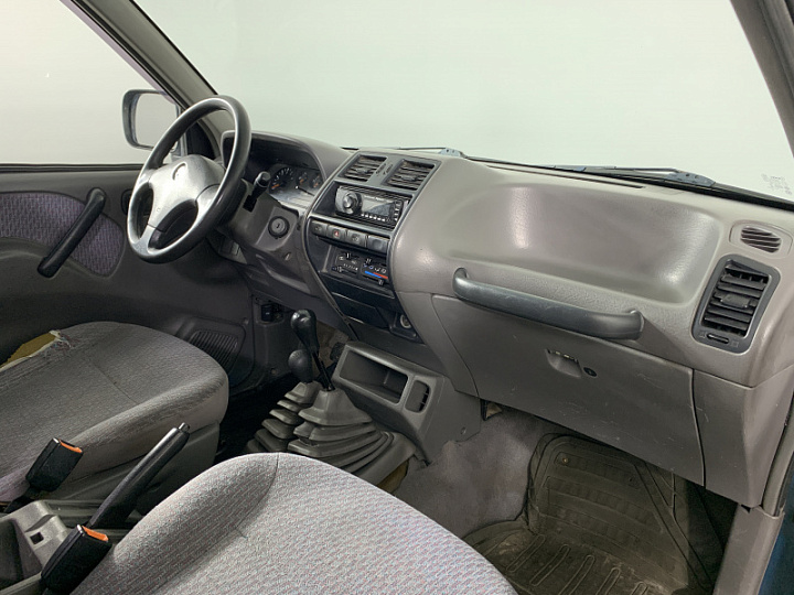 NISSAN Terrano 2.4, 1995 года, Механика, ЗЕЛЕНЫЙ