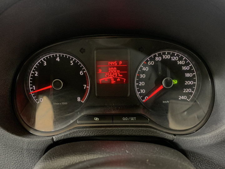 VOLKSWAGEN Polo 1.6, 2012 года, Автоматическая, ВИШНЕВО-КРАСНЫЙ