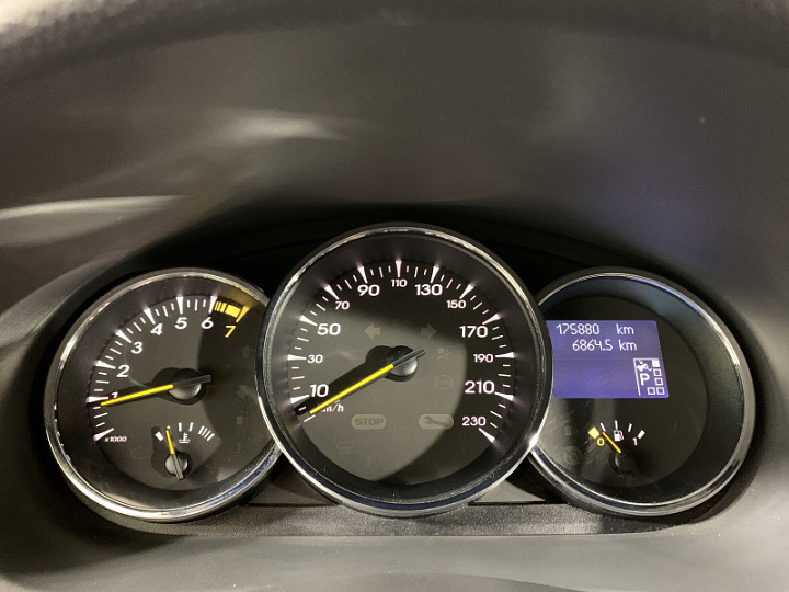 RENAULT Fluence 1.6, 2011 года, Автоматическая, КРАСНЫЙ