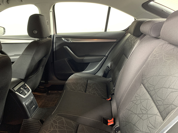 SKODA Octavia 1.4, 2019 года, Робот, КОРИЧНЕВЫЙ