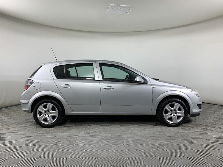 OPEL Astra 1.6, 2010 года, Робот, Серебристый