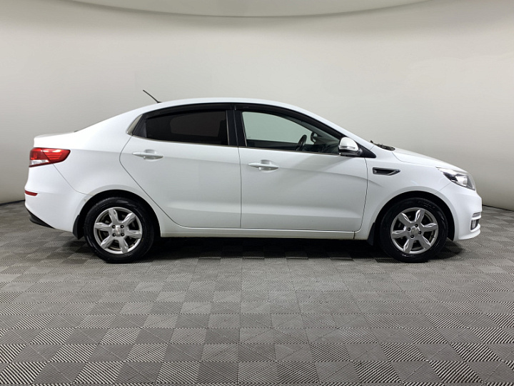 KIA Rio 1.6, 2016 года, Механика, Белый