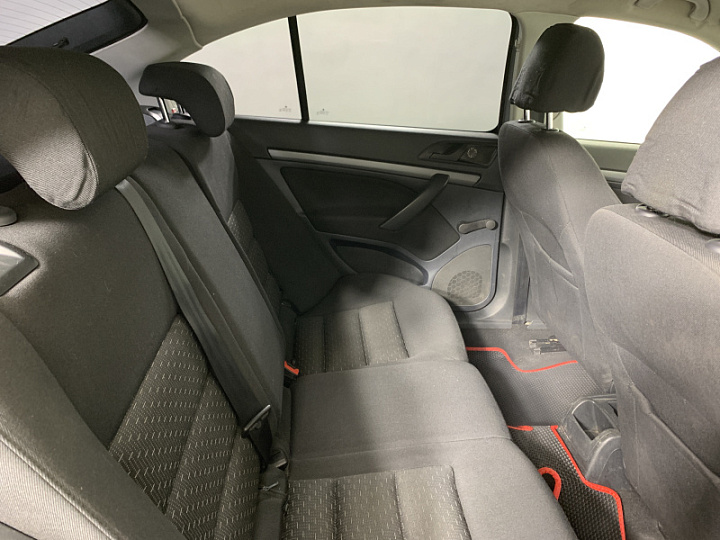 SKODA Octavia 1.6, 2010 года, Механика, Серебристый