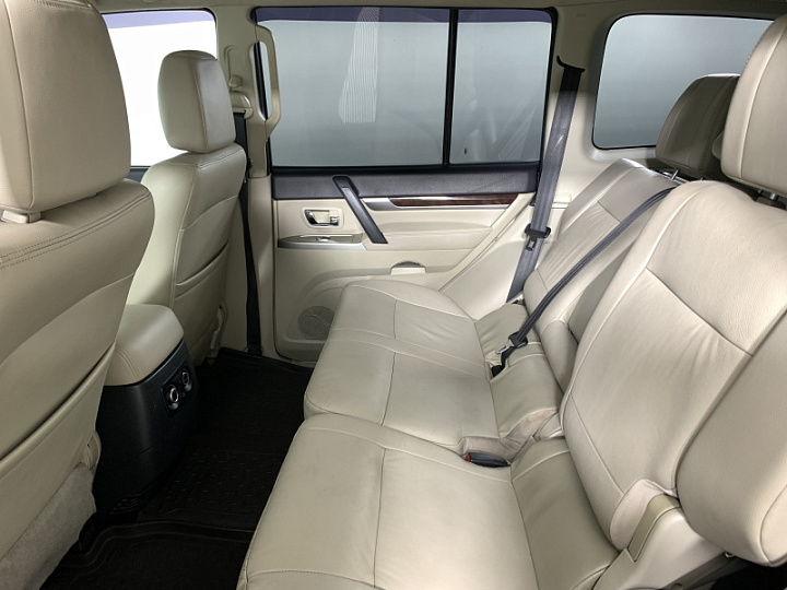 Mitsubishi Pajero 3.8, 2017 года, Автоматическая, Серый
