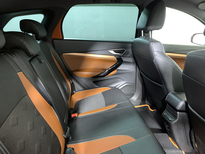 Lada Vesta 1.6, 2023 года, Механика, ОРАНЖЕВЫЙ