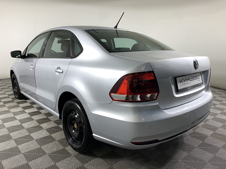 Volkswagen Polo 1.6, 2015 года, Механика, Серебристый