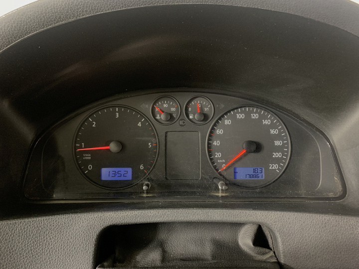 VOLKSWAGEN Transporter 1.9, 2004 года, Механика, БЕЛЫЙ