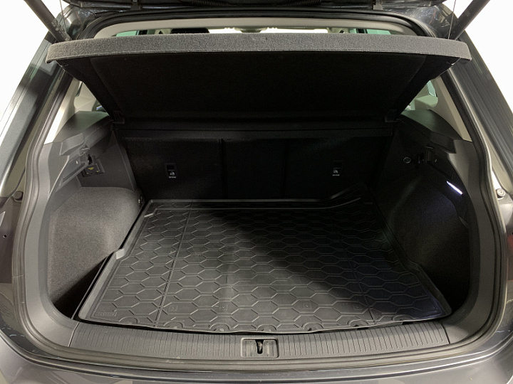 Volkswagen Tiguan 1.4, 2022 года, Робот, Серый