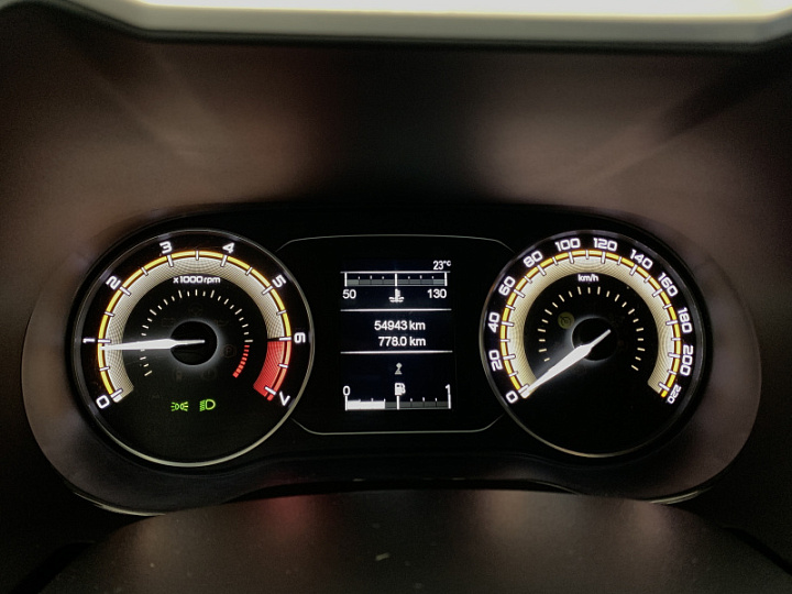 Lada Vesta 1.6, 2023 года, Механика, ОРАНЖЕВЫЙ