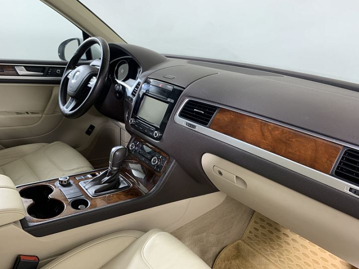 VOLKSWAGEN Touareg 3.6, 2012 года, Автоматическая, БЕЛЫЙ