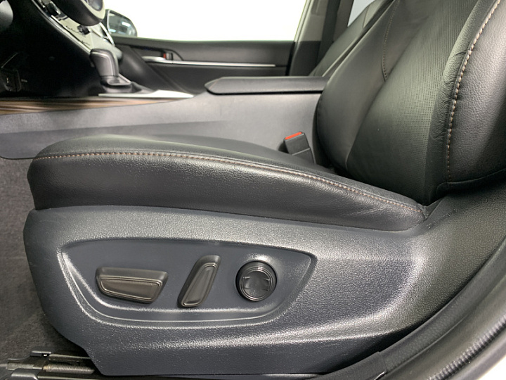TOYOTA Camry 2.5, 2018 года, Автоматическая, БЕЛЫЙ