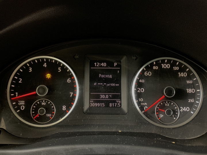 VOLKSWAGEN Tiguan 2, 2011 года, Автоматическая, Серебристо-желтый