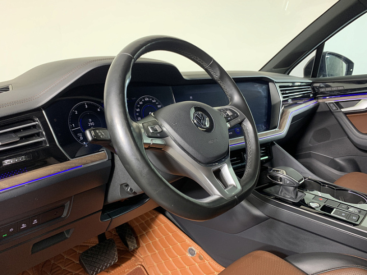 VOLKSWAGEN Touareg 3, 2019 года, Автоматическая, КОРИЧНЕВЫЙ