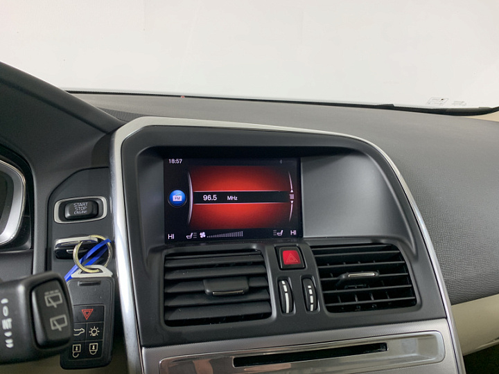 VOLVO XC60 2.4, 2017 года, Автоматическая, ЧЕРНЫЙ