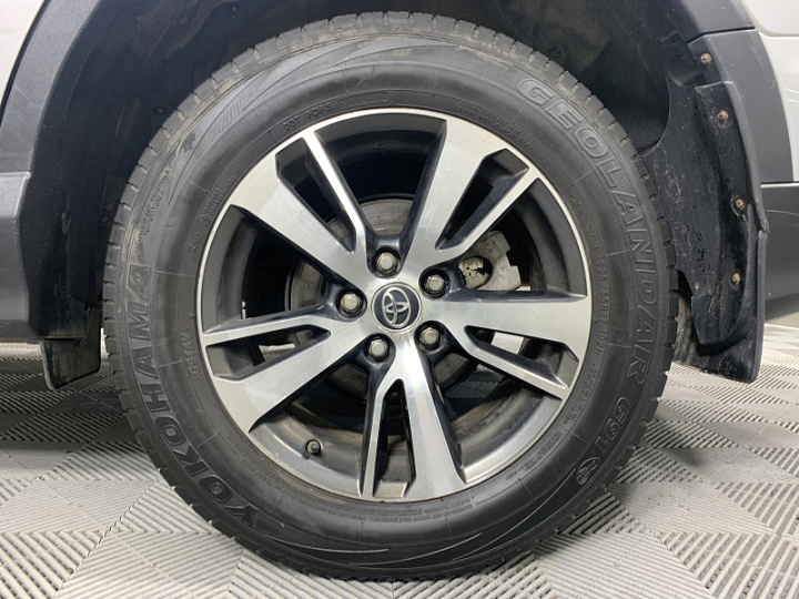 TOYOTA RAV4 2, 2015 года, Вариатор, Серебристый