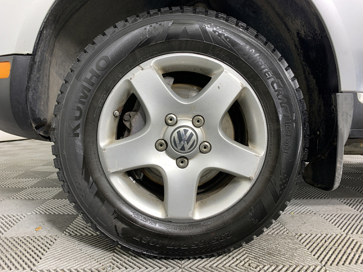 VOLKSWAGEN Touareg 3.2, 2004 года, Автоматическая, Серебристый