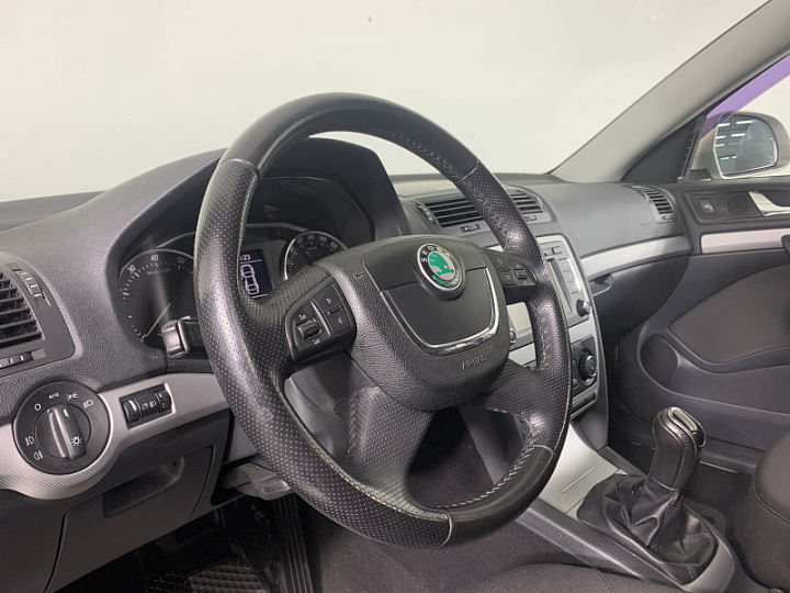 SKODA Octavia 1.4, 2011 года, Механика, СЕРЫЙ