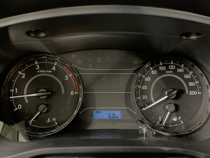 TOYOTA Hilux 2.4, 2022 года, Механика, БЕЛЫЙ
