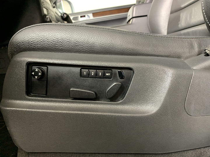 VOLKSWAGEN Touareg 3, 2010 года, Автоматическая, СЕРЫЙ