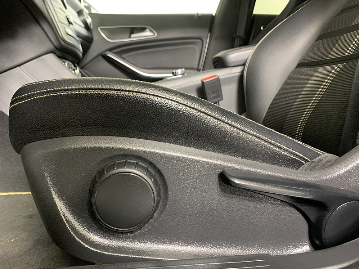 MERCEDES-BENZ CLA 1.6, 2017 года, Робот, Серебристый
