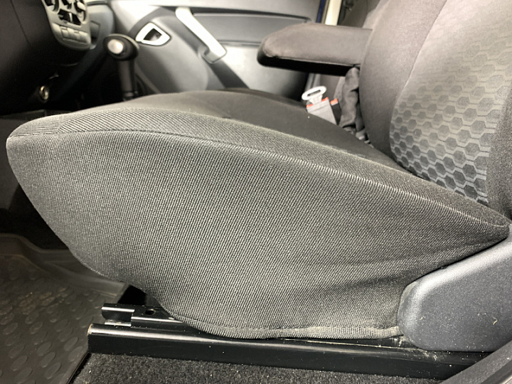 Lada Granta 1.6, 2019 года, Автоматическая, ЯРКО-СИНИЙ