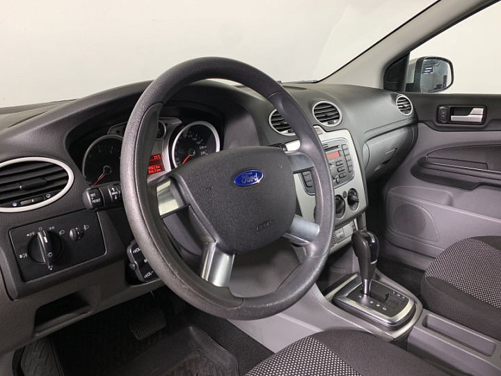 Ford Focus 1.6, 2010 года, Автоматическая, Серебристый