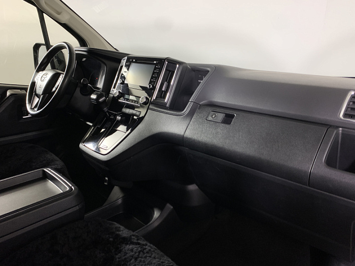 TOYOTA HiAce 2.8, 2020 года, Автоматическая, ЧЕРНЫЙ