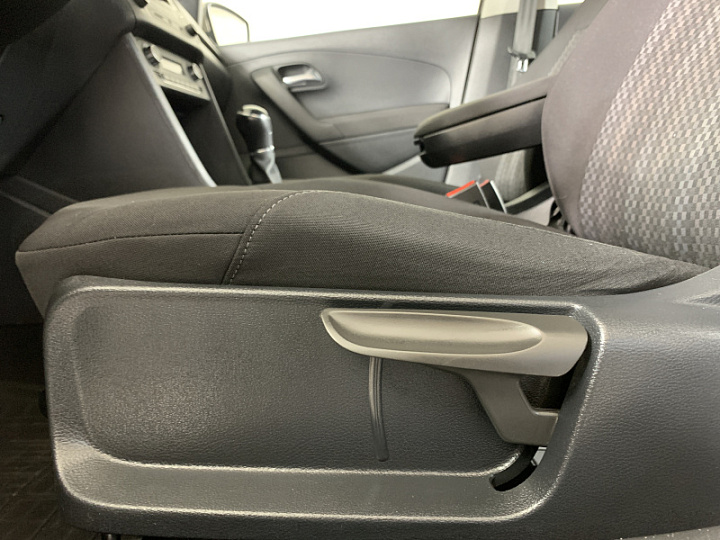 VOLKSWAGEN Polo 1.6, 2017 года, Механика, БЕЖЕВЫЙ