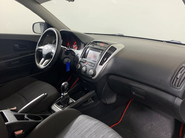 KIA Ceed 1.4, 2011 года, Механика, Черный перламутр
