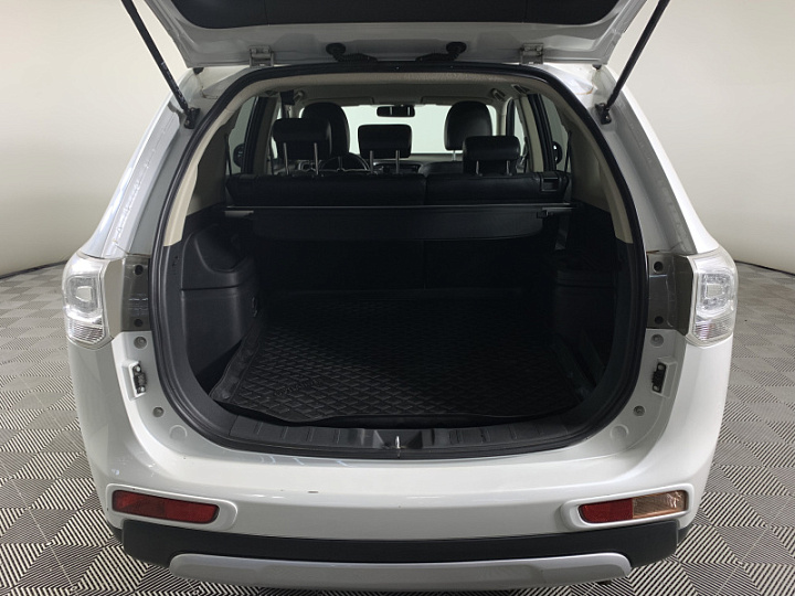 Mitsubishi Outlander 2.4, 2014 года, Вариатор, Белый