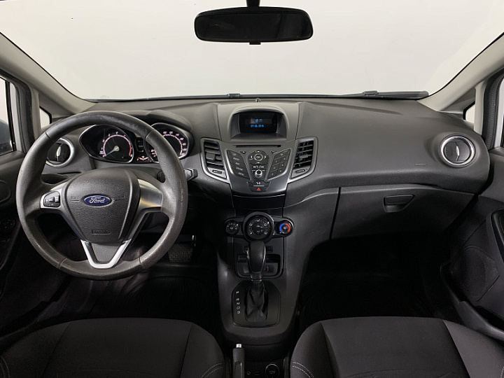 FORD Fiesta 1.6, 2015 года, Робот, Серебристый