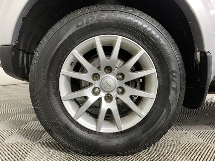 MITSUBISHI Pajero Sport 2.5, 2010 года, Автоматическая, Серебристый