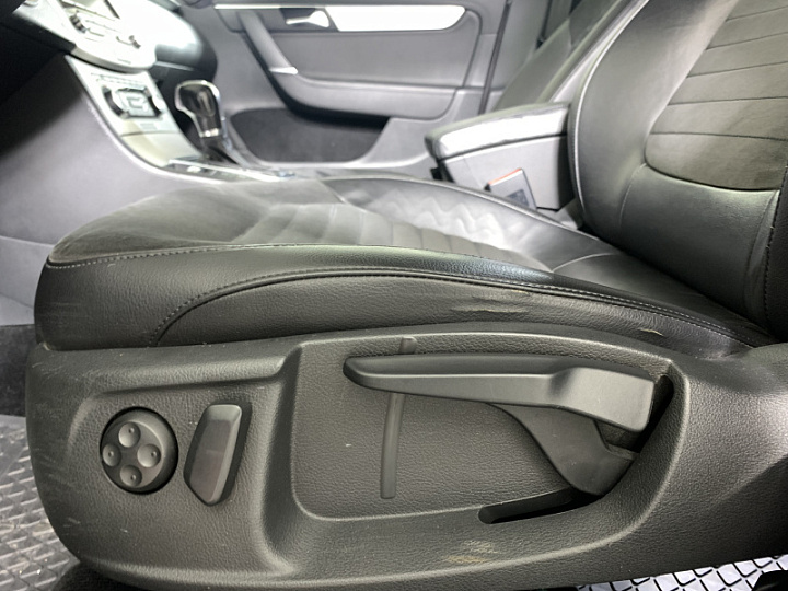 Volkswagen Passat 1.8, 2011 года, Робот, Черный