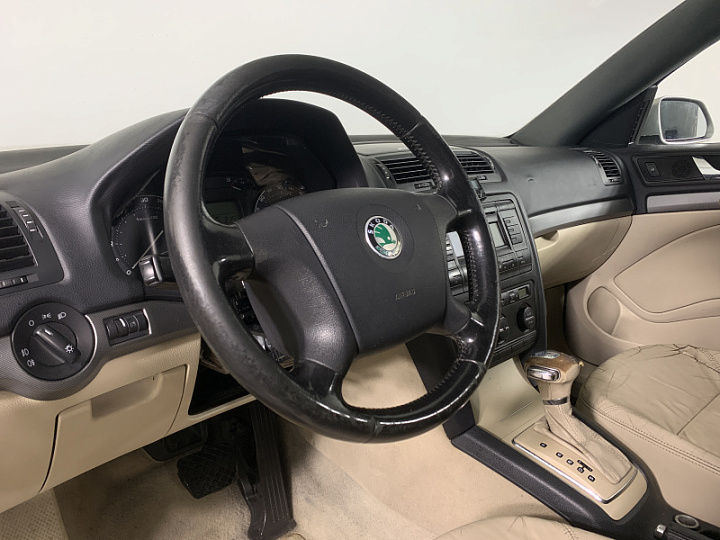 SKODA Octavia 2, 2008 года, Робот, Золотистый