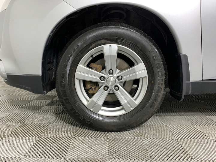 MITSUBISHI Outlander 2.4, 2013 года, Вариатор, Серебристый