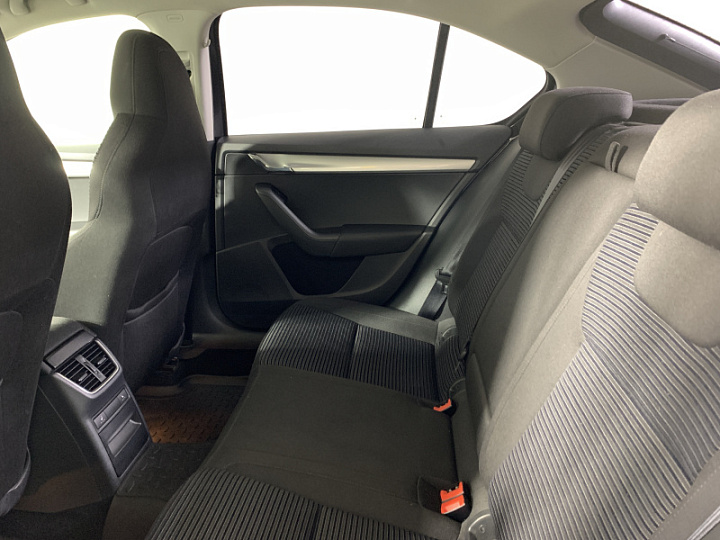 SKODA Octavia 1.4, 2015 года, Робот, ЧЕРНЫЙ