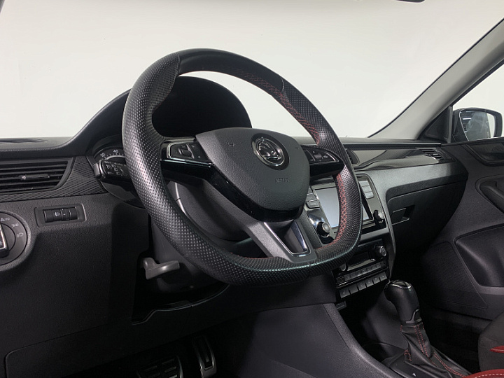 SKODA Rapid 1.6, 2018 года, Автоматическая, ЯРКО-СИНИЙ