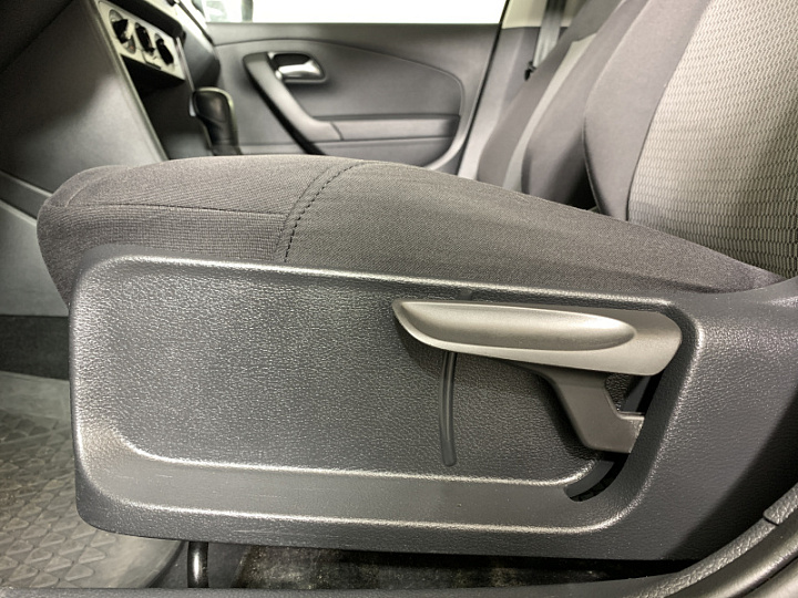 VOLKSWAGEN Polo 1.6, 2014 года, Автоматическая, ЧЕРНЫЙ