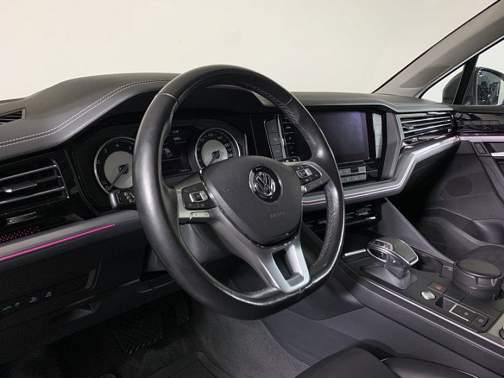 Volkswagen Touareg 3.6, 2019 года, 8-АКП, Светло серый