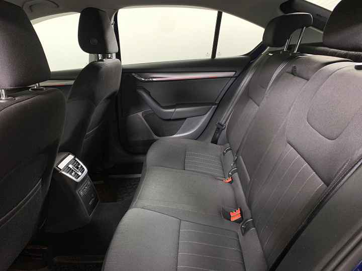 Skoda Octavia 1.8, 2017 года, Робот, ТЕМНО-СИНИЙ