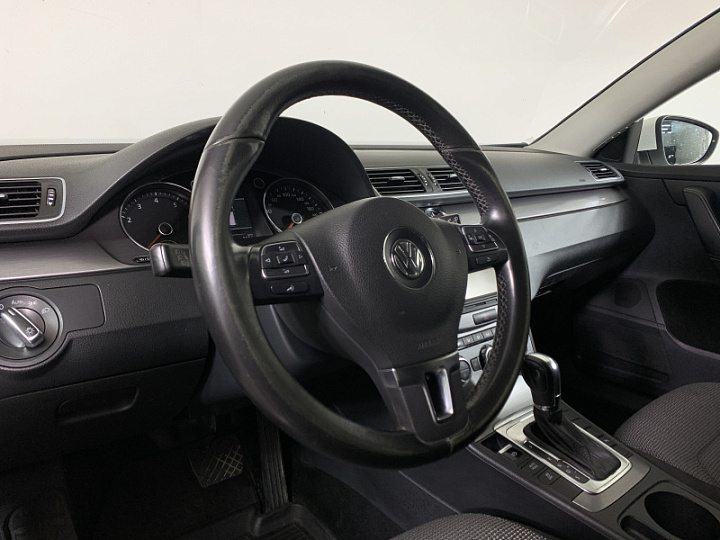 VOLKSWAGEN Passat 1.8, 2013 года, Робот, БЕЛЫЙ