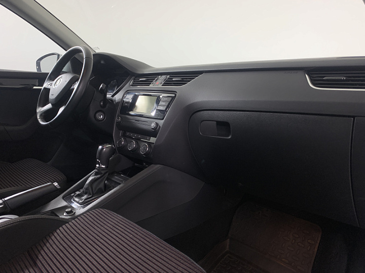 SKODA Octavia 1.4, 2015 года, Робот, Серебристый