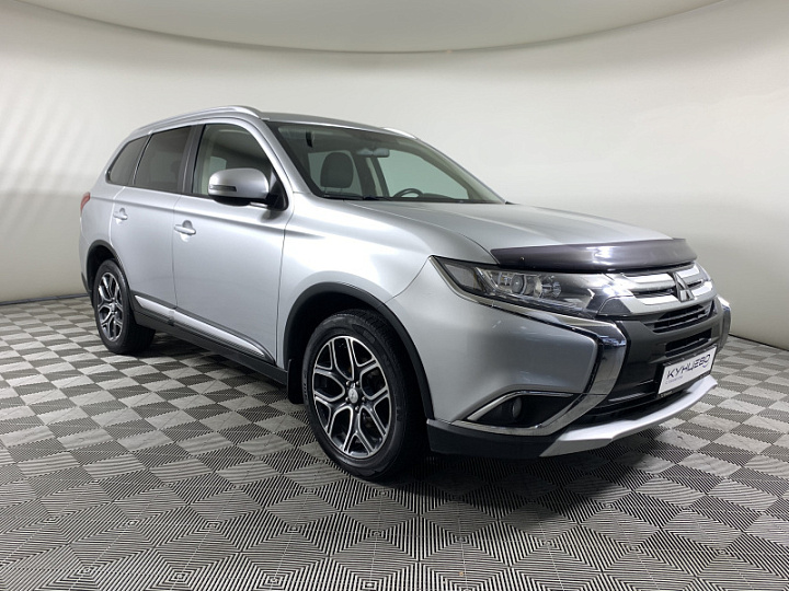Mitsubishi Outlander 2.4, 2015 года, Вариатор, Серебристый