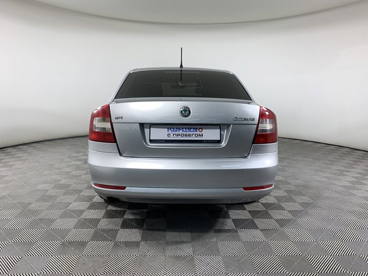 SKODA Octavia 1.6, 2012 года, Механика, Серебристый