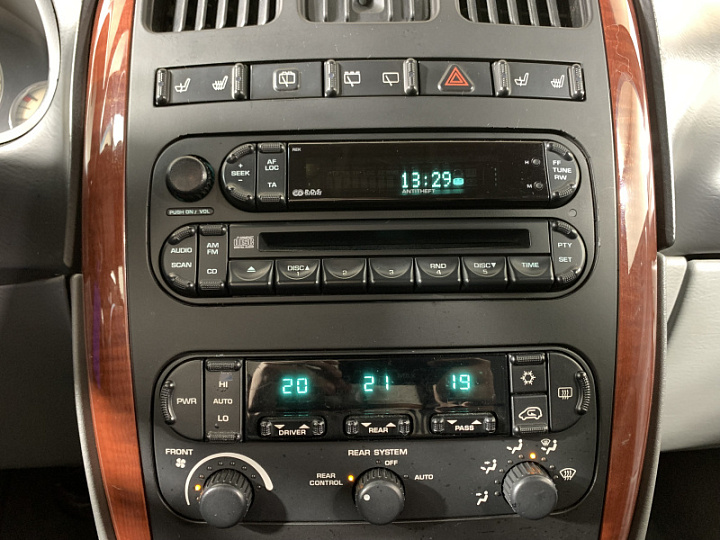 Chrysler Voyager 3.3, 2006 года, Автоматическая, Черный