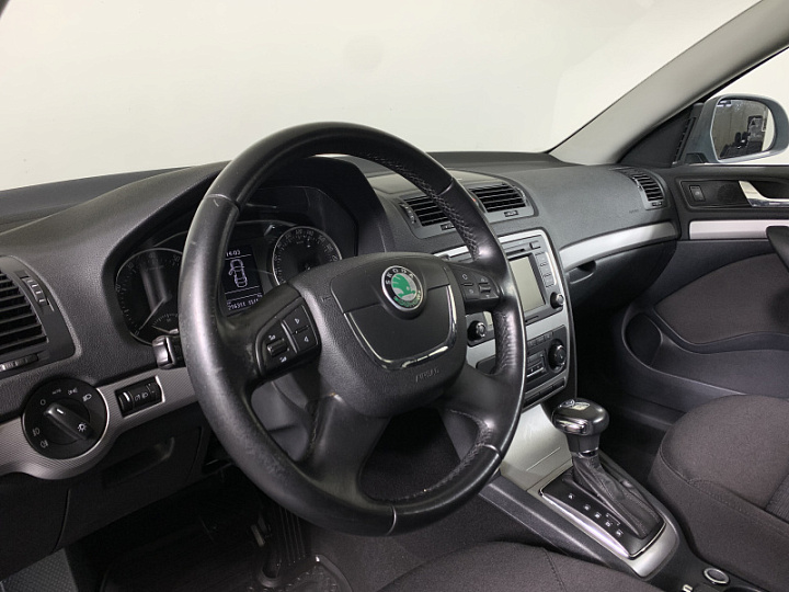 Skoda Octavia 1.8, 2013 года, Робот, Серый